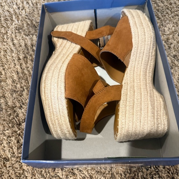 Universal Thread Platform Sandals, 9 - Picture 4 of 5